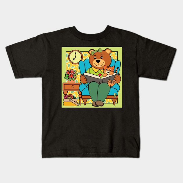 Maw Bear Reading to Cat Kids T-Shirt by Sue Cervenka